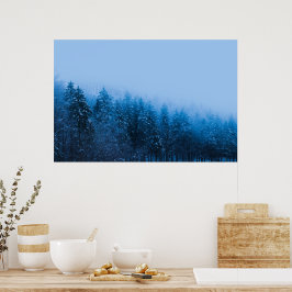 Nebel über schneebedeckten Wald am See Bohinj, Slo Poster
