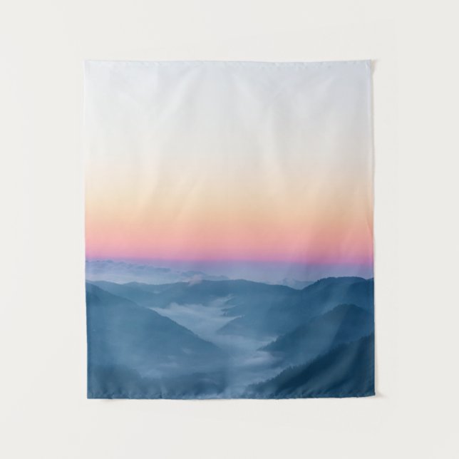 Nebel und zauberhafter Himmel vor Sonnenaufgang Wandteppich (Vorderseite)