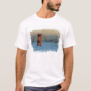 Nebel zieht durch die Bucht von San Francisco T-Shirt