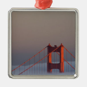 Nebel zieht durch die Bucht von San Francisco und Silbernes Ornament