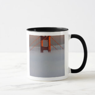 Nebel zieht durch die Bucht von San Francisco und Tasse