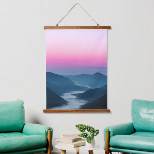 Nebelfluss, der bei Sonnenaufgang durch Berge flie Wandteppich Mit Holzrahmen