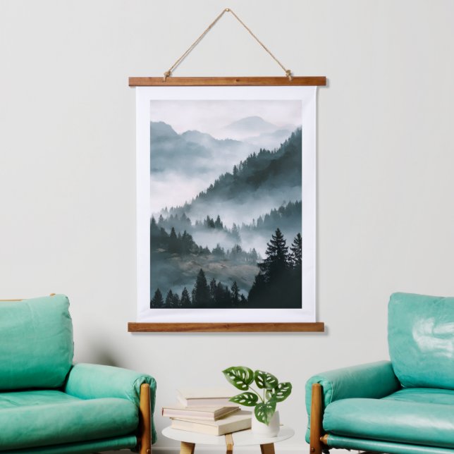 Nebeliger Bergwaldposter Wandteppich Mit Holzrahmen (Wohnzimmer)