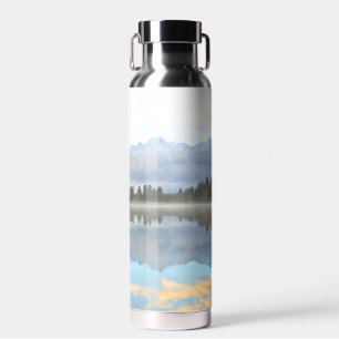 Nebeliger See Baum Reflexion Ruhige Natur Foto Trinkflasche