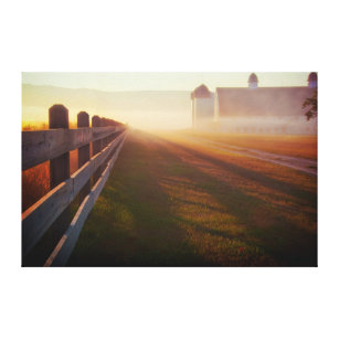 Nebeliger Zaun des Morgen-Bauernhof-  am Leinwanddruck
