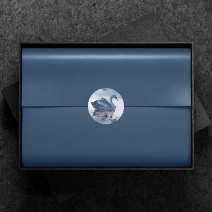 Nebelreflexionen   Dusty Blue Schwanensee-Hochzeit Runder Aufkleber