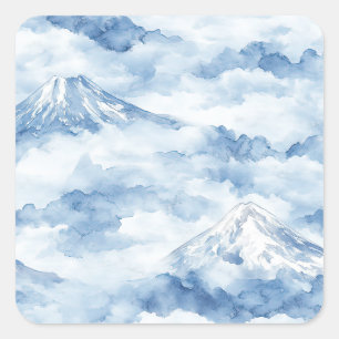 Nebelspitzen – Wasserfarben-Gebirgslandschaft (10) Quadratischer Aufkleber