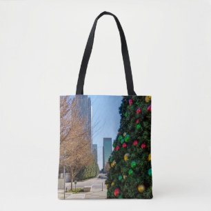 Neben dem Weihnachtsbaum von Dallas Tasche