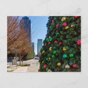 Neben der weiße Postkarte des Dallas-Weihnachtsbau
