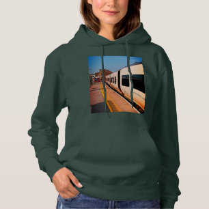 Nebenstraße , am Bahnhof Hoodie