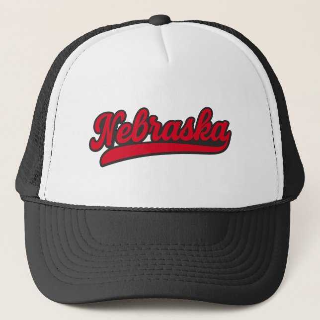 Nebraska-Script-Logo | Retro Red Staatsstolz Truckerkappe (Vorderseite)