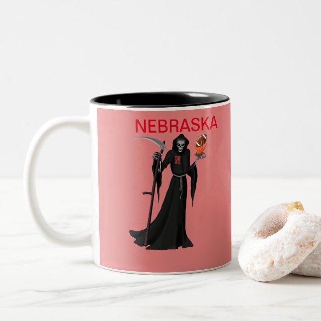 Nebraska-Sensenmann Zweifarbige Tasse (Mit Donut)