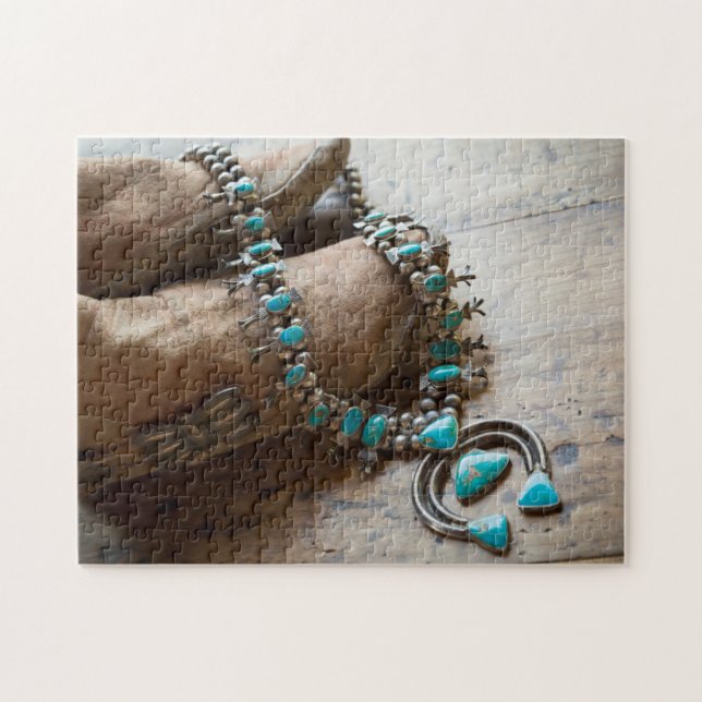 Necklace zum Verkauf, Santa Fe, New Mexico.USA (Horizontal)