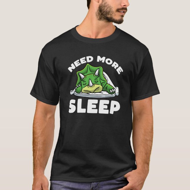 Need More Sleep Napping Triceratops Dinosaur Sleep T-Shirt (Vorderseite)