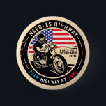 Needles Highway South Dakota Motorrad Button<br><div class="desc">Needles Highway in einem Vintagen,  bedrückten Stil Emblem gemacht. Es ist eine landschaftliche Fahrt,  die in Süd-Dakota und neben dem Peter Norbeck Landschaftlich Byway zu finden ist.</div>