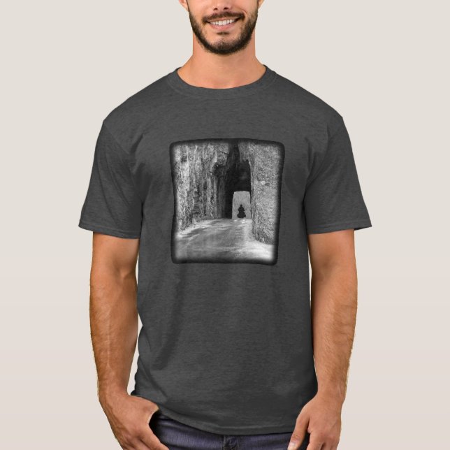 Needles Highway Tunnel T-Shirt (Vorderseite)