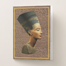 Nefertiti auf Hieroglyph Hintergrund