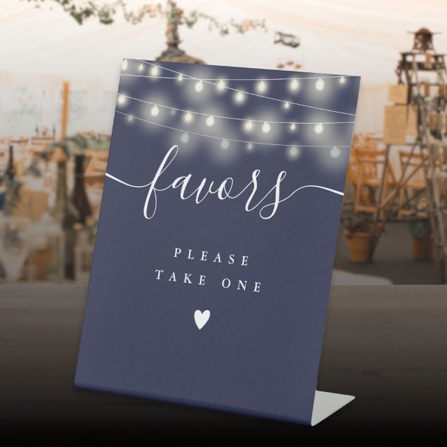 Nehmen Sie bitte blaue String Lights als Gefallen Sockelschild (Please Take A Favor Navy Blue String Lights Pedestal Sign)