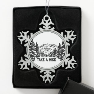 Nehmen Sie eine monochrome Berglandschaft zu Wande Schneeflocken Zinn-Ornament
