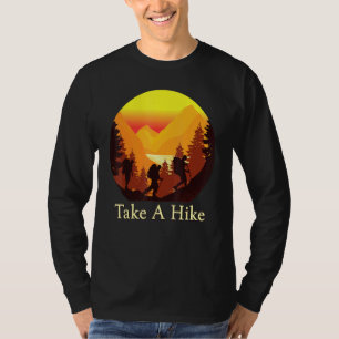 Nehmen Sie eine Wanderung Frauen Männer und Kinder T-Shirt