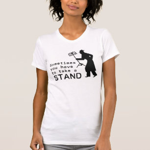 Nehmen Sie einen Stand T-Shirt
