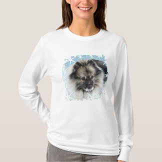 Neige dans le T-shirt de Keeshond de visage