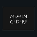 Nemini cedere postkarte<br><div class="desc">Nemini cedere. Ertrag für niemanden. Ein lateinisches Zitat von Weisheit und Philosophie,  das heute noch gültig und wahr ist.</div>