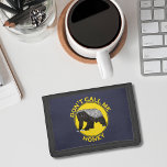 Nennen Sie mich nicht Honey Badass Honey Badger Ye Trifold Geldbörse<br><div class="desc">Frauen sind stark und auch Honey Badgers sind so stark, 'Nenn mich nicht Honey'. Dieses witzige, gelbe, feministische Design ist ideal für mächtige Frauen. Dieses Design feiert die Tatsache, dass Honey-Badger nie aufgeben und so hart sind, dass sie mit den härtesten Umgebungen umgehen können. HonigBadger werden Löwen, Schlangen und Verkäufer...</div>