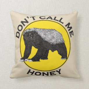 Nennen Sie mich nicht Honey Badger Yellow Feminist Kissen