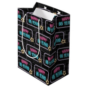 Neon 85th Birthday Sign On Brick Medium Cadeau sac