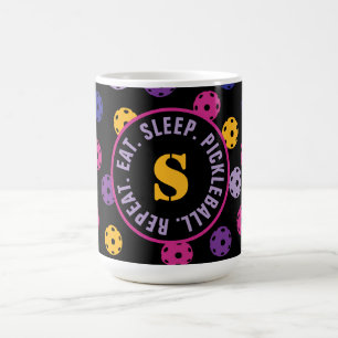 Neon auf schwarzem Pickleball mit anfänglichem Kaffeetasse
