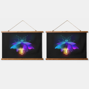 Neon Firefly auf schwarz Wandteppich Mit Holzrahmen