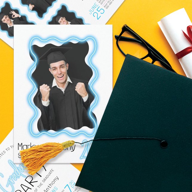 Neon Glow Wavy Border Foto Graduation Party Einladung (Von Creator hochgeladen)