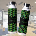 Neon green Blätter - Fraktal Art, irisches Sprichw Trinkflasche<br><div class="desc">Diese Wasserflasche ist mit leuchtend neongrünen Blätter auf schwarz,  Fraktal-Kunst mit irischem Sprichwort. Schöne für jede Outdoor-Aktivität,  Sport,  Gymnastik,  Schule und mehr! Auch ein wunderbares Geschenk für jeden Anlass! Eigener Text.</div>