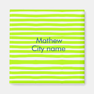 Neon-grüne gelbe Retro-Streifen mit Namen Stadtort Magnet