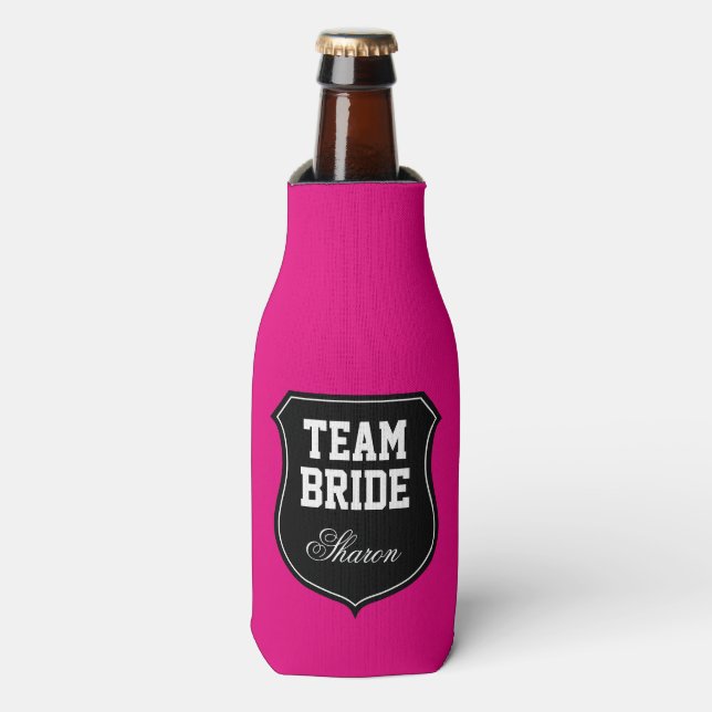 Neon pink Team Bride Hochzeitsfeier Flaschenkühler (Flaschenvorderseite)