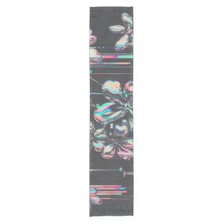 Neon Sakura Glitch – Futuristisches Blumenmuster Kurzer Tischläufer