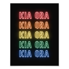 Neon-Schild-Stil Kia Ora wiederholender Regenbogen Fotodruck