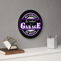 Neon Violett Weiße Garage Text auf schwarzer Uhr
