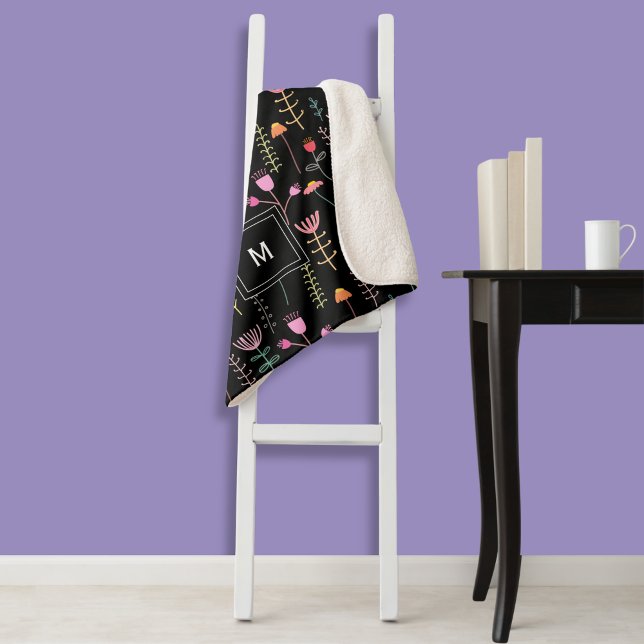 Neon Wildblumen auf schwarz, mit Monogramm Sherpadecke (Von Creator hochgeladen)