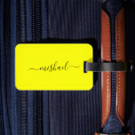 Neongelb, Typografie, Personalisieren Gepäckanhänger<br><div class="desc">Der Personalisierte Neon Yellow Gepäcktag, in dem Stil und Praxisnähe in einem lebhaften Farbenspiel und Eleganz aufeinander treffen, wird vorgestellt. Dieses elegante Gepäckanhänger mit einem auffallenden neongelben Hintergrund verleiht Ihrem Reisezubehör einen Pop Kühnheit. Das Etikett kann mit Ihrem Namen oder Ihren Initialen personalisiert werden und elegant in einem eleganten Schriftart...</div>