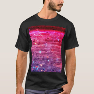 Neonlicht: leere Ziegelwand. T-Shirt
