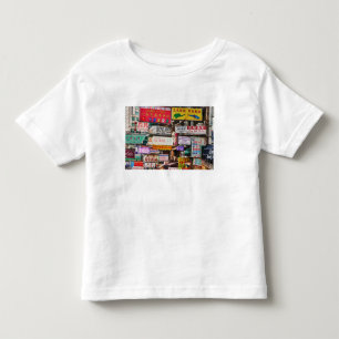 Neonlichter in den Straßen von Hongkong Kleinkind T-shirt