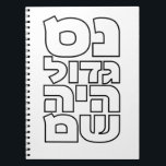 Nes Gadol Haya Sham - Hebrew Dreidel Chanukah Notizblock<br><div class="desc">Vier Wörter für die vier Briefe,  die Sie auf einem dreiel finden: nun (nes),  gimel (gadol),  hey (haya),  shin (sham),  die für stehen: "Ein großes Wunder geschah dort". Einfaches und auffallendes Design für alle,  die hebräische Typografie Liebe. Eine tolle Idee für ein Chanukah/Hanukkah Geschenk.</div>