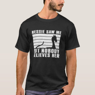 Nessie sah mich, aber niemand glaubt ihr Loch Ness T-Shirt