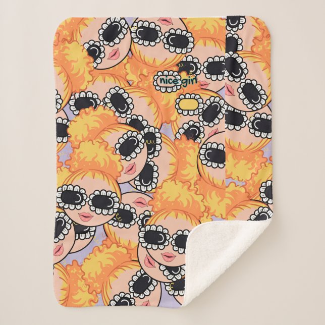 nettes Mädchen blonde Sherpadecke (Vorderseite)