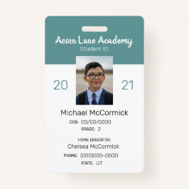 Nettoyer le badge d'identité de l'élève de l'école