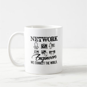 Netz-Ingenieur schließen die WeltTasse an Kaffeetasse