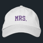 Neu gemachte Frau bestickte Ball Cap Bestickte Baseballkappe<br><div class="desc">Tragen Sie Ihren neuen Titel mit Stolz in dieser großartigen weißen Ball-Kappe mit lila Stickerei MRS.,  auf der Vorderseite. Personalisieren Sie den Text,  um alles zu lesen,  was Sie gewollt haben. Ideal für jede neu geborene Frau.</div>