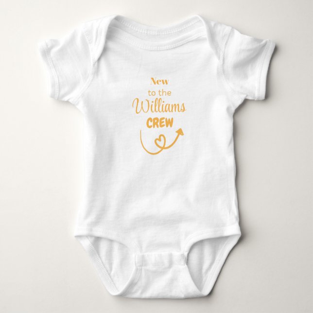 Neu zur [SURNAME]-Crew, Kindergeschenk, Personalis Baby Strampler (Vorderseite)